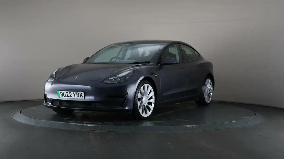 2022-tesla-model-3-e-performance-big-37