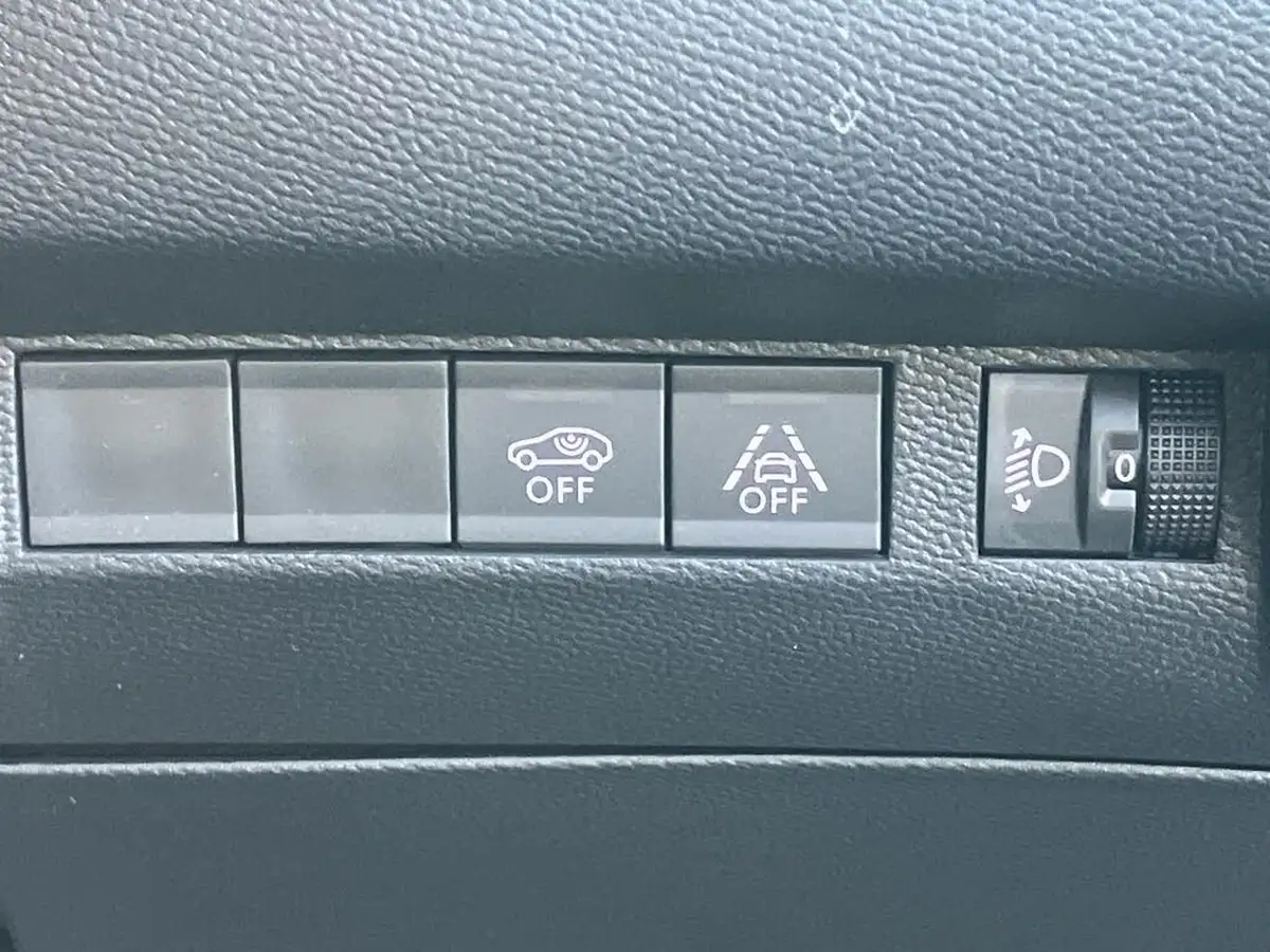 2022-peugeot-208-12-puretech-allure-premium-100ps-big-34