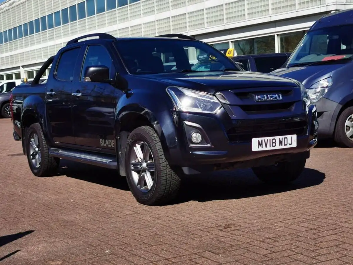 2018-isuzu-d-max-19td-blade-auto-big-0