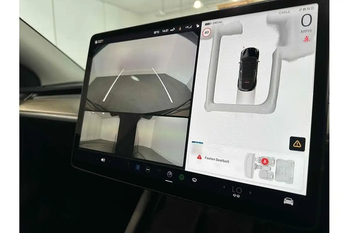 2022-tesla-model-y-e-long-range-big-46