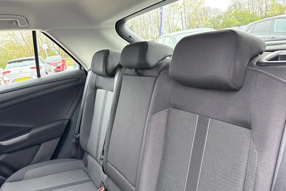 2024-volkswagen-t-roc-10-tsi-life-110ps-big-17