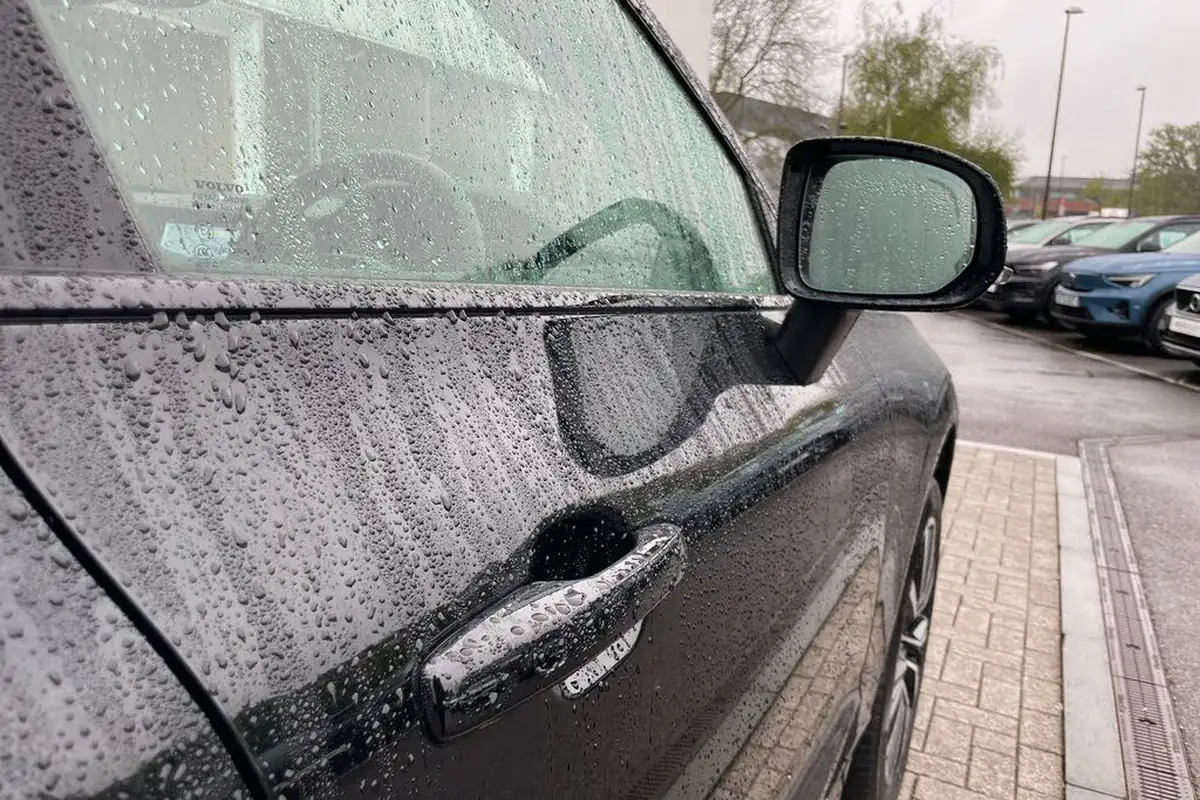2023-volvo-xc60-20-t8-ultimate-dark-big-15