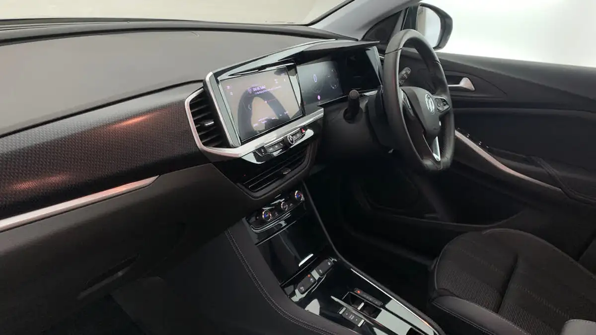 2023-vauxhall-grandland-12-gs-130ps-auto-big-1