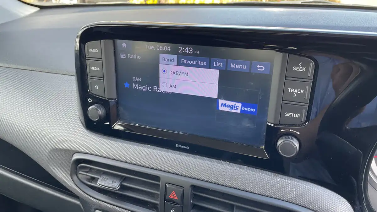 2022-hyundai-i10-12-se-connect-big-21
