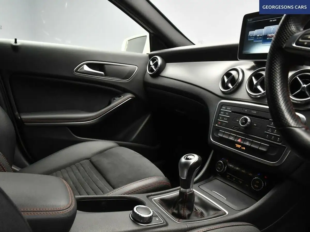 2015-mercedes-benz-gla-class-21d-gla-200d-amg-line-ss-big-26
