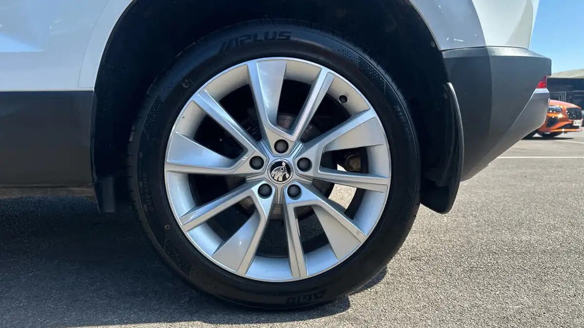 2018-skoda-karoq-15-tsi-se-l-ss-big-17
