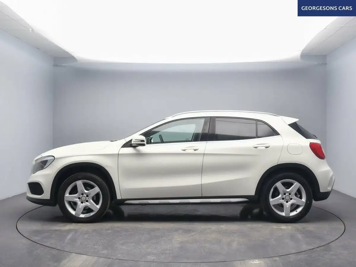 2015-mercedes-benz-gla-class-21d-gla-200d-amg-line-ss-big-2