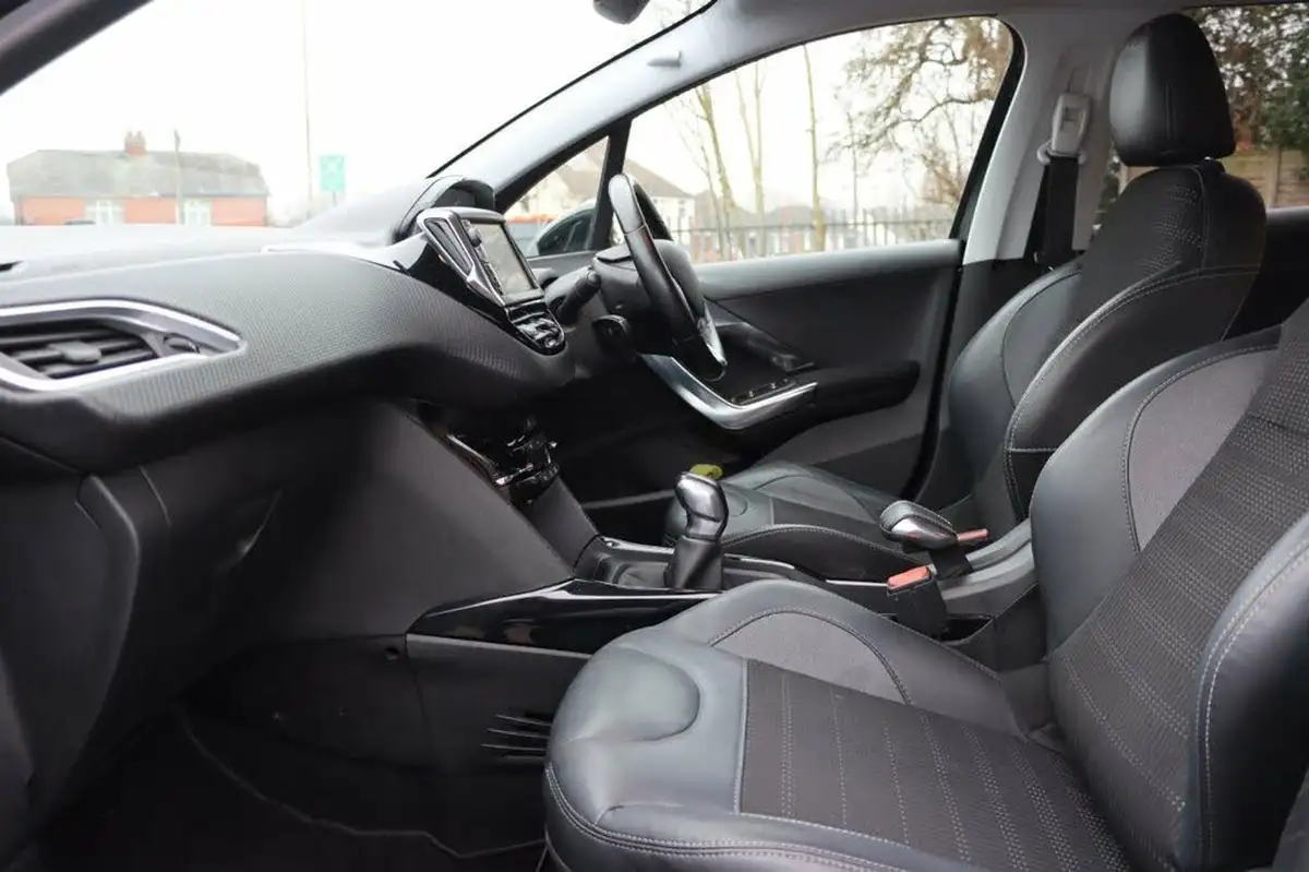 2017-peugeot-2008-suv-12-puretech-allure-82bhp-big-17