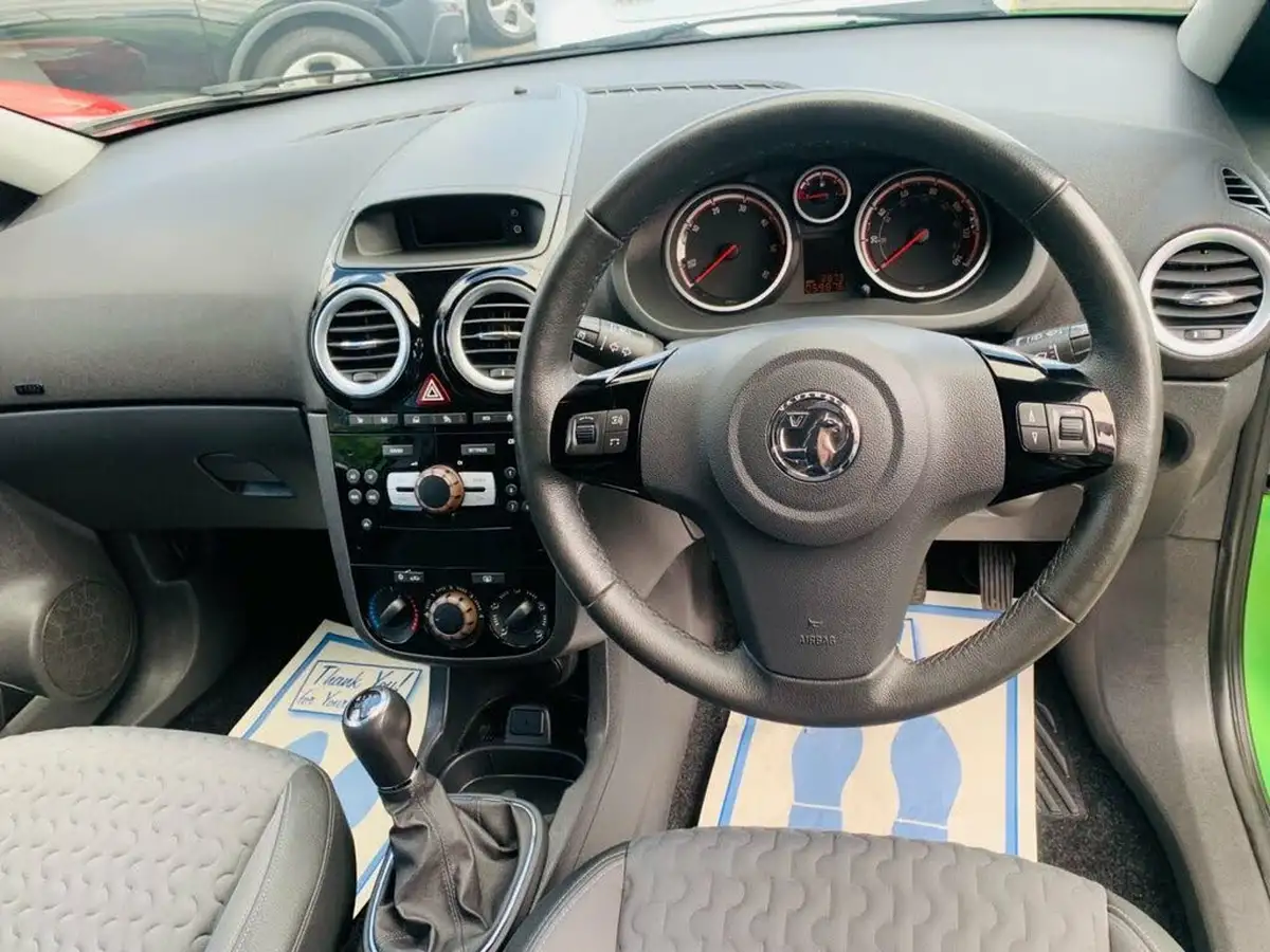 2014-vauxhall-corsa-13cdti-se-5d-big-12