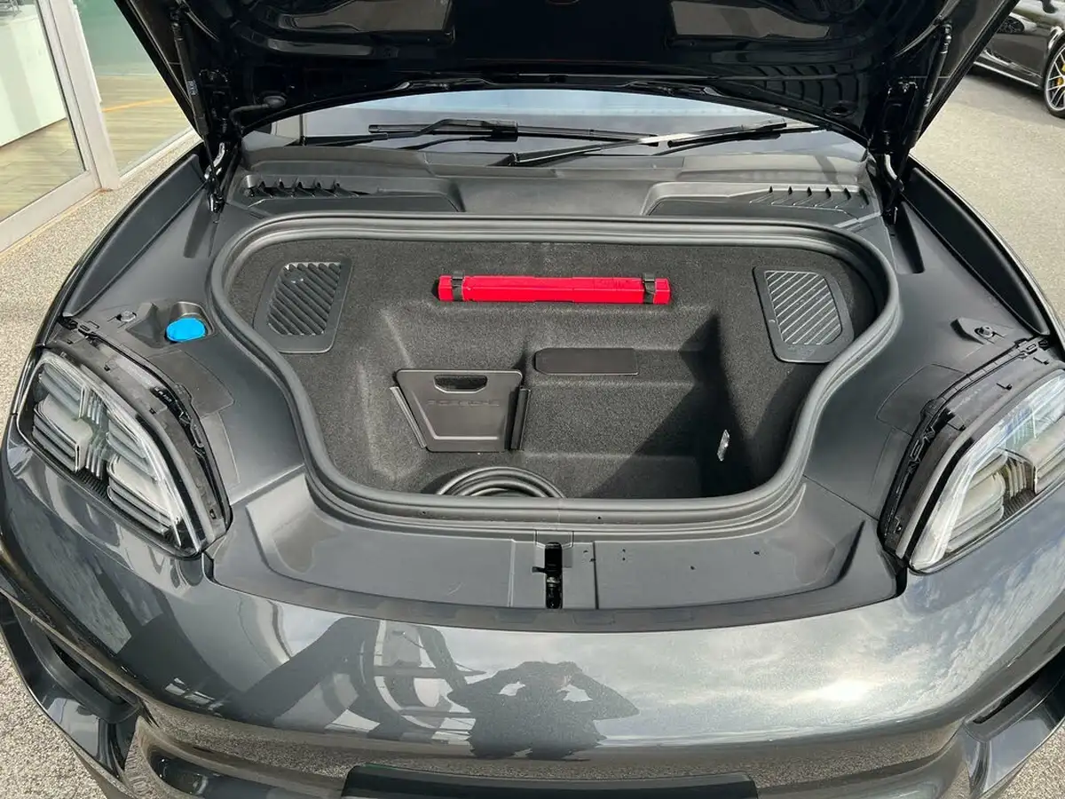 2024-porsche-macan-e-4-electric-big-17
