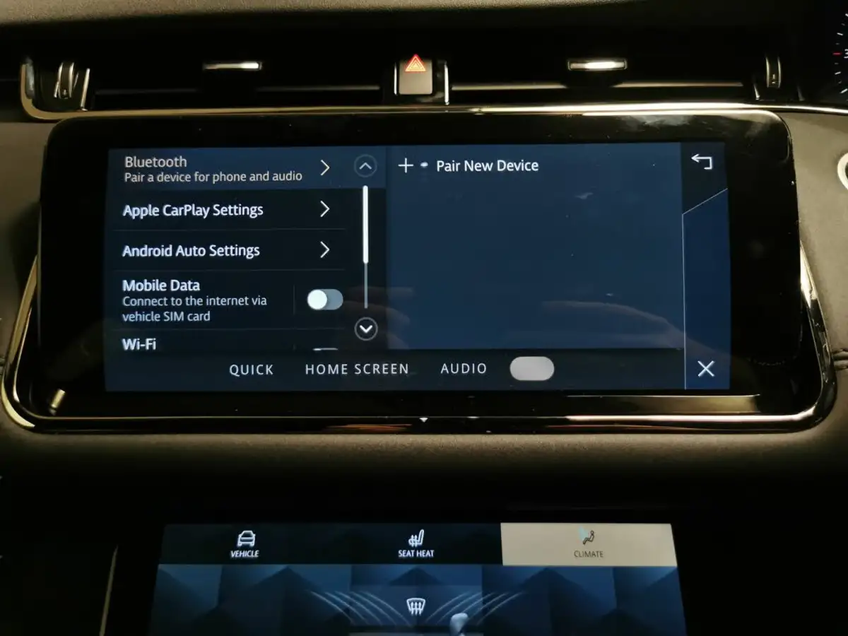 2022-land-rover-range-rover-evoque-15-p300e-r-dynamic-se-big-18
