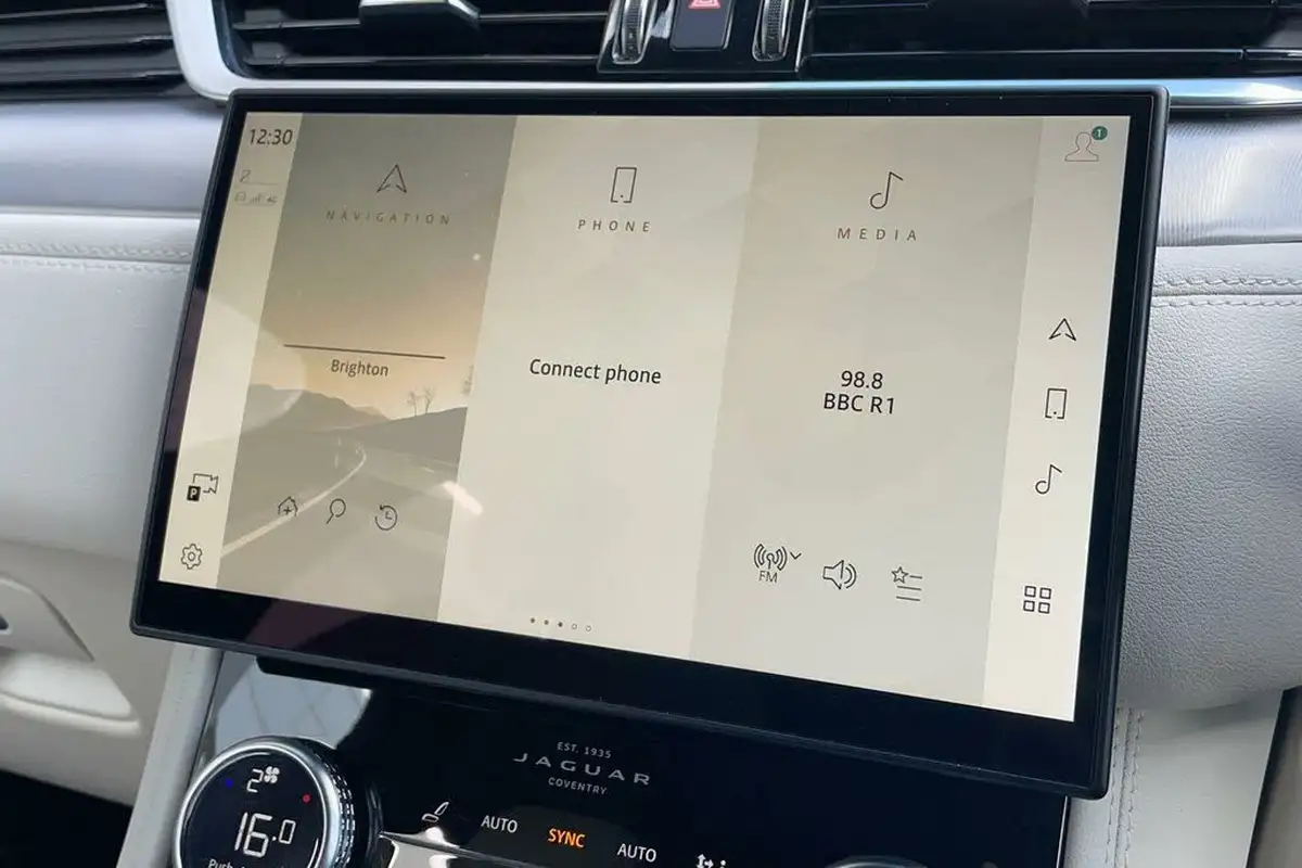 2022-jaguar-f-pace-20-d200-r-dynamic-s-big-49
