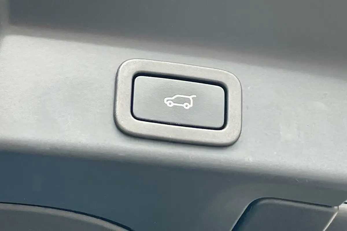 2022-jaguar-f-pace-20-d200-r-dynamic-s-big-27