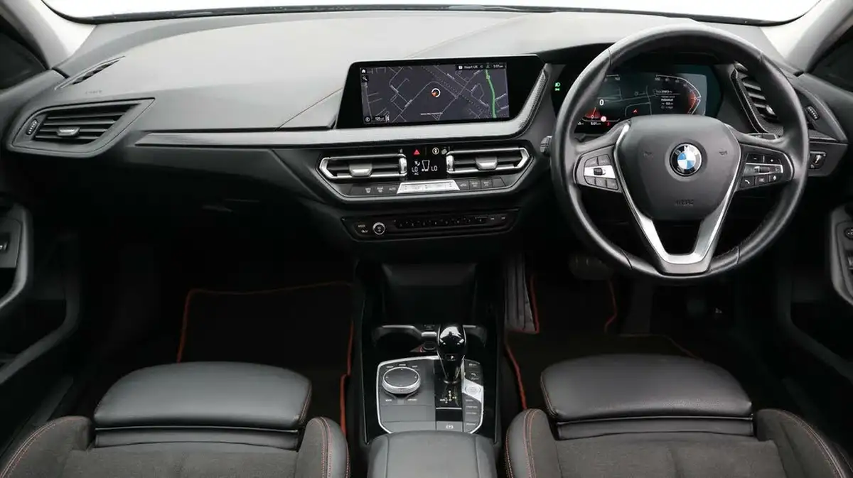 2022-bmw-1-series-15td-116d-sport-dct-big-13
