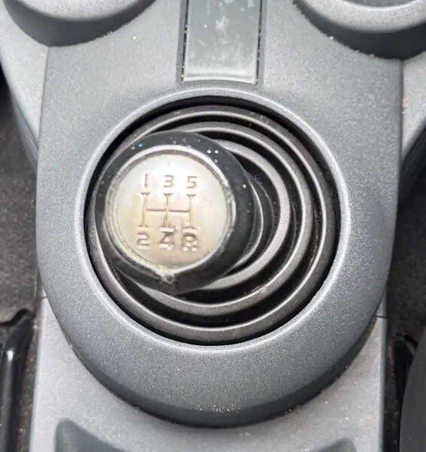 2011-mitsubishi-colt-13-juro-5d-big-27