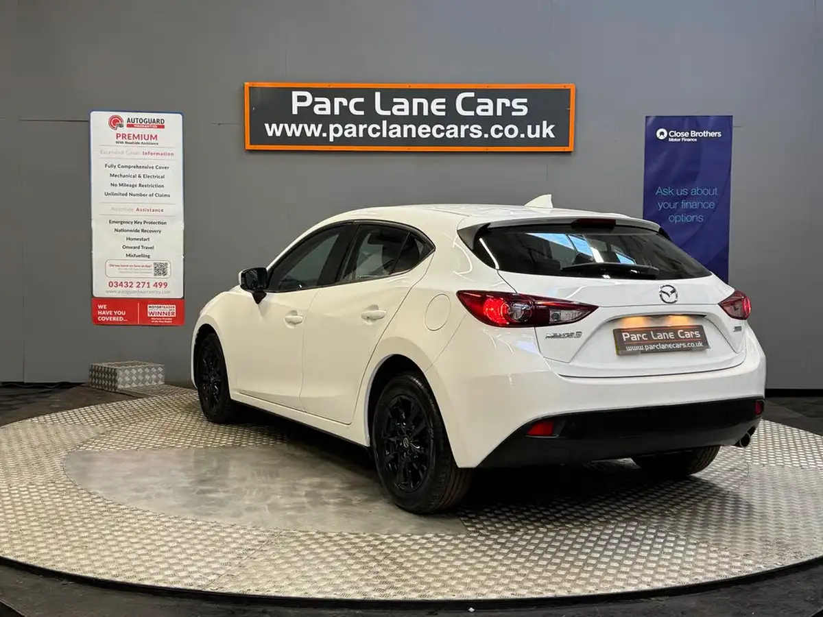 2016-mazda-mazda3-15-se-nav-big-5