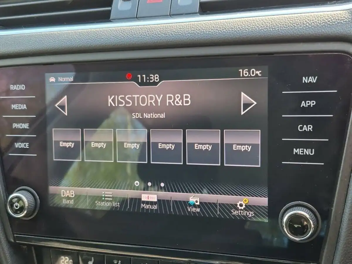 2019-skoda-octavia-16tdi-se-technology-estate-dsg-big-15