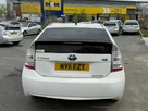 2011-toyota-prius-small-10