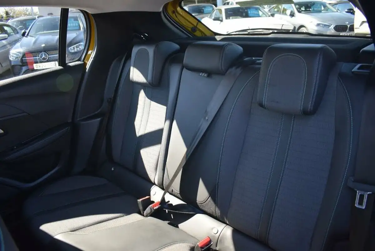 2023-peugeot-208-12-puretech-allure-premium-100ps-big-16