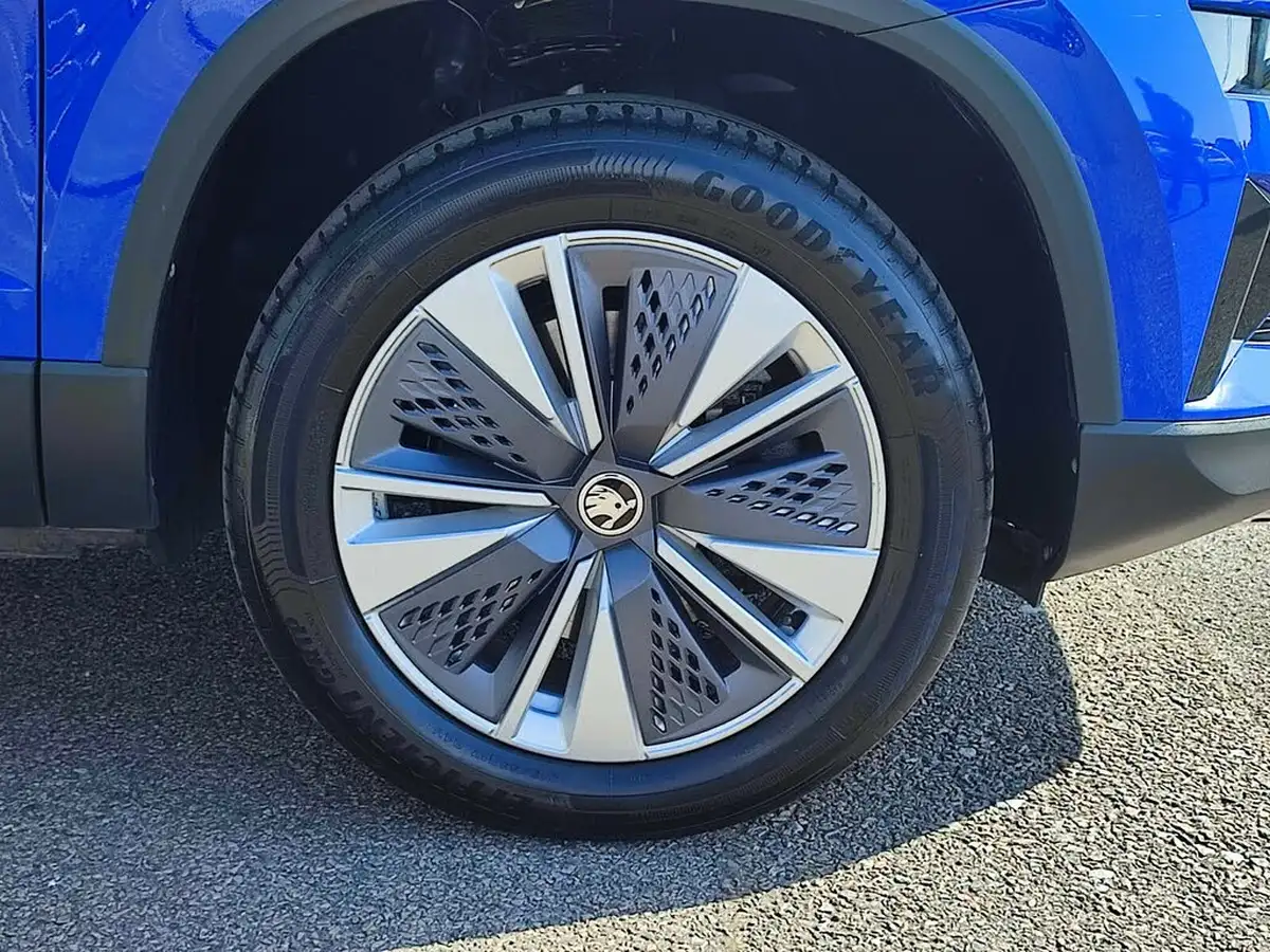 2023-skoda-karoq-15-tsi-se-drive-big-3