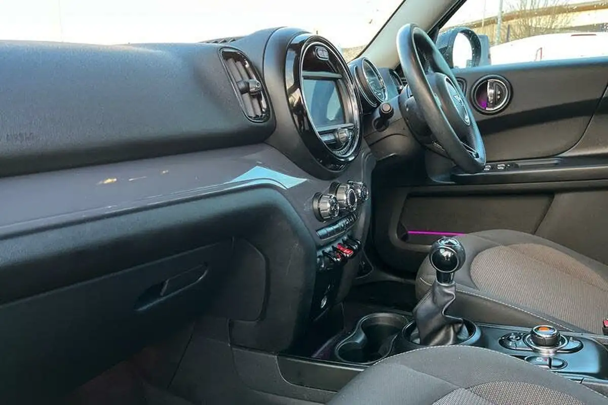 2018-mini-countryman-15-cooper-classic-ss-big-17