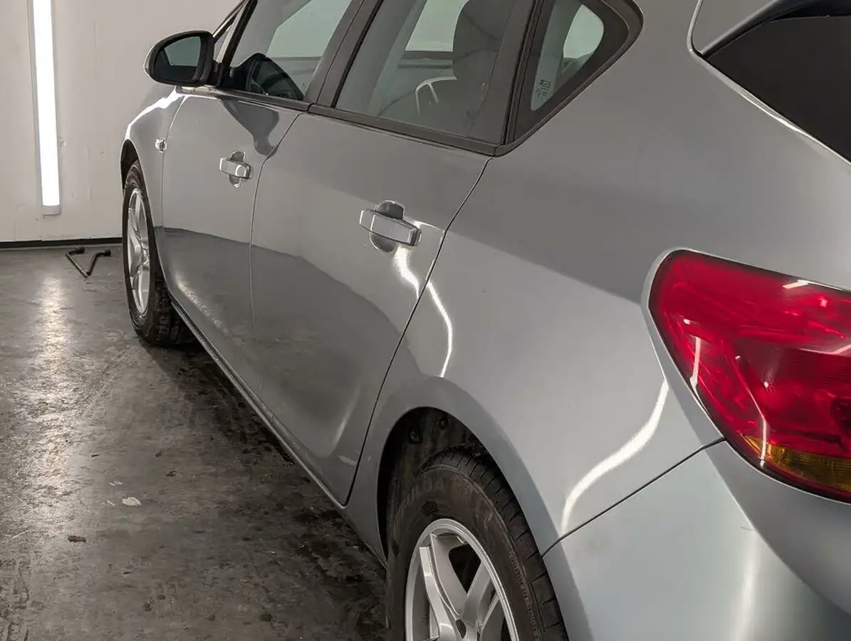 2011-vauxhall-astra-17td-exclusiv-17cdti-16v-110ps-ecoflex-hatchback-5d-big-11