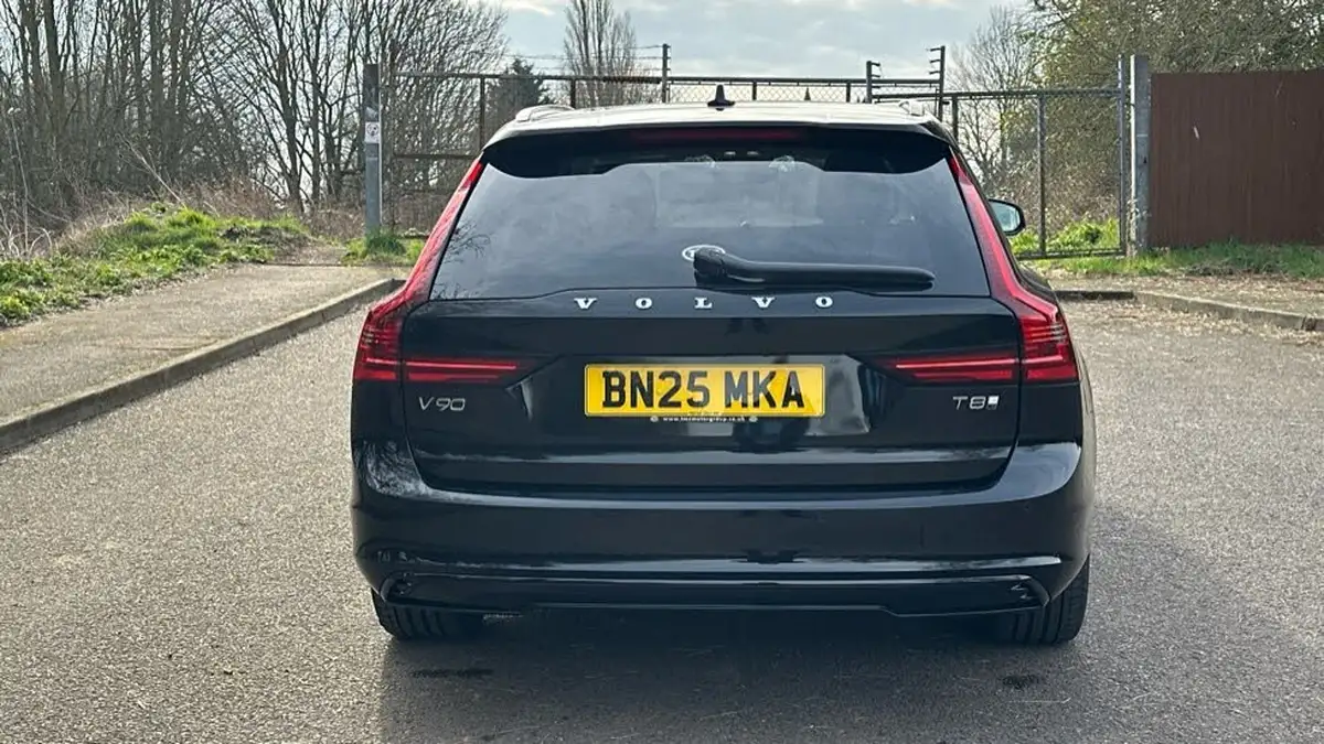 2025-volvo-v90-20-t8-ultra-big-12