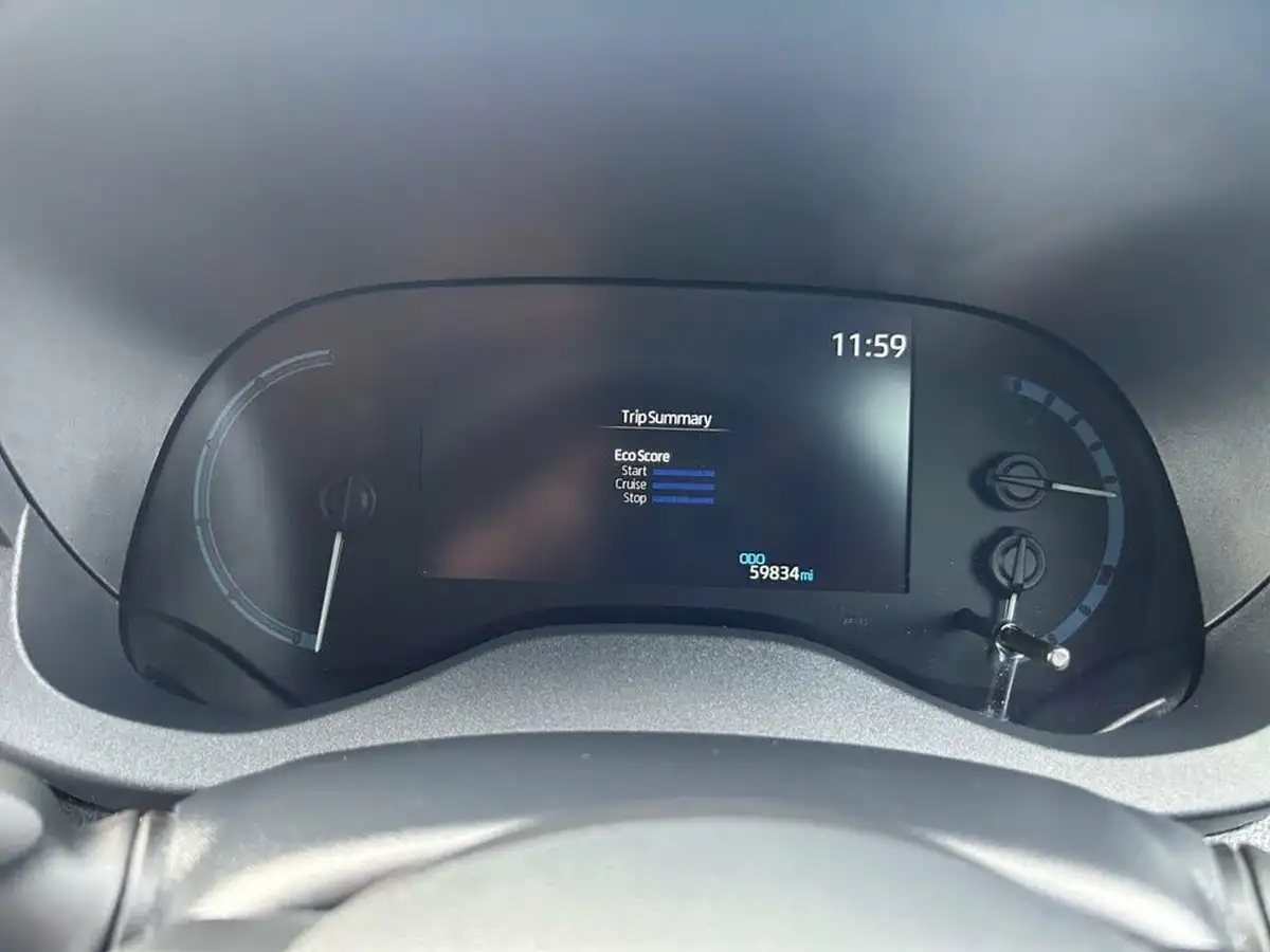 2022-toyota-yaris-cross-15-vvt-i-premiere-edition-big-27