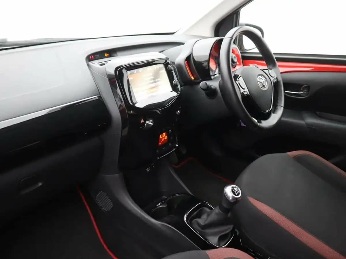 2018-toyota-aygo-10-vvt-i-x-cite-4-bi-tone-red-71bhp-big-8