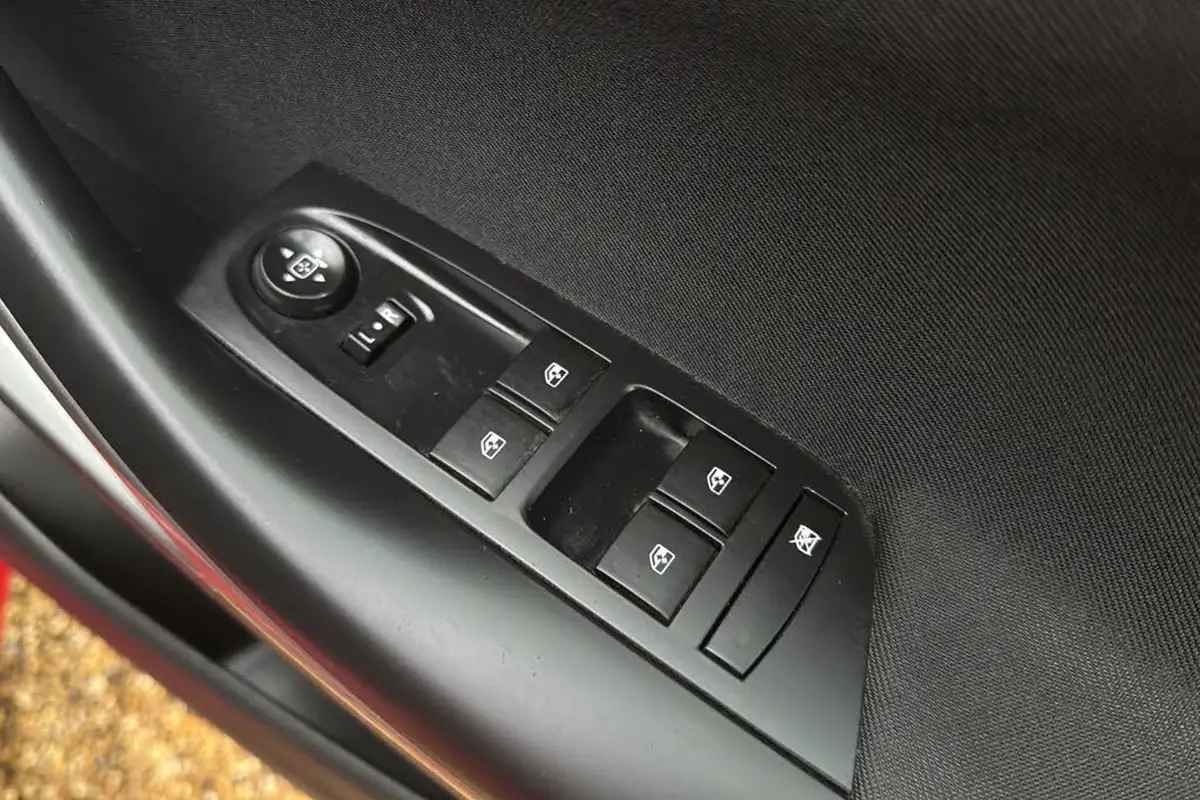 2019-vauxhall-astra-12-turbo-sri-145ps-big-22