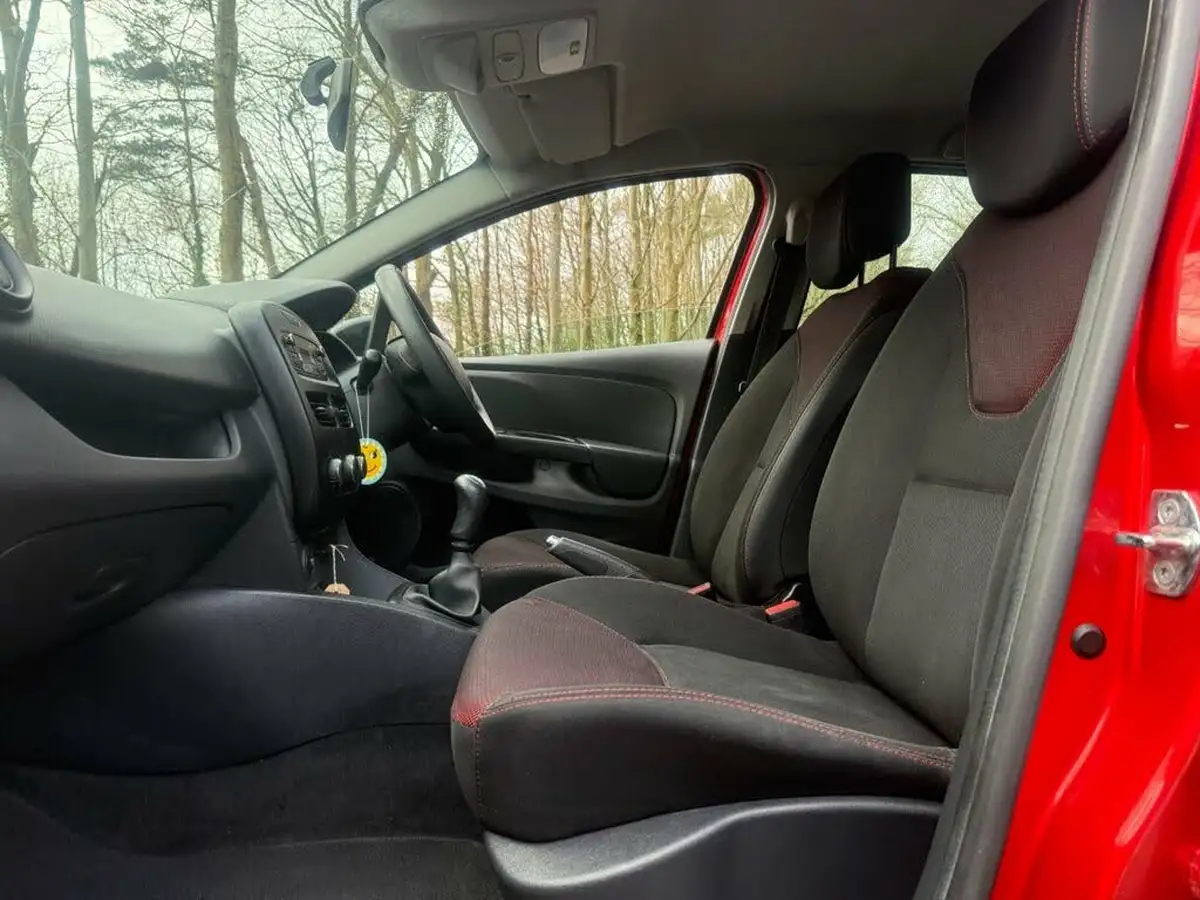 2015-renault-clio-09-tce-play-big-11