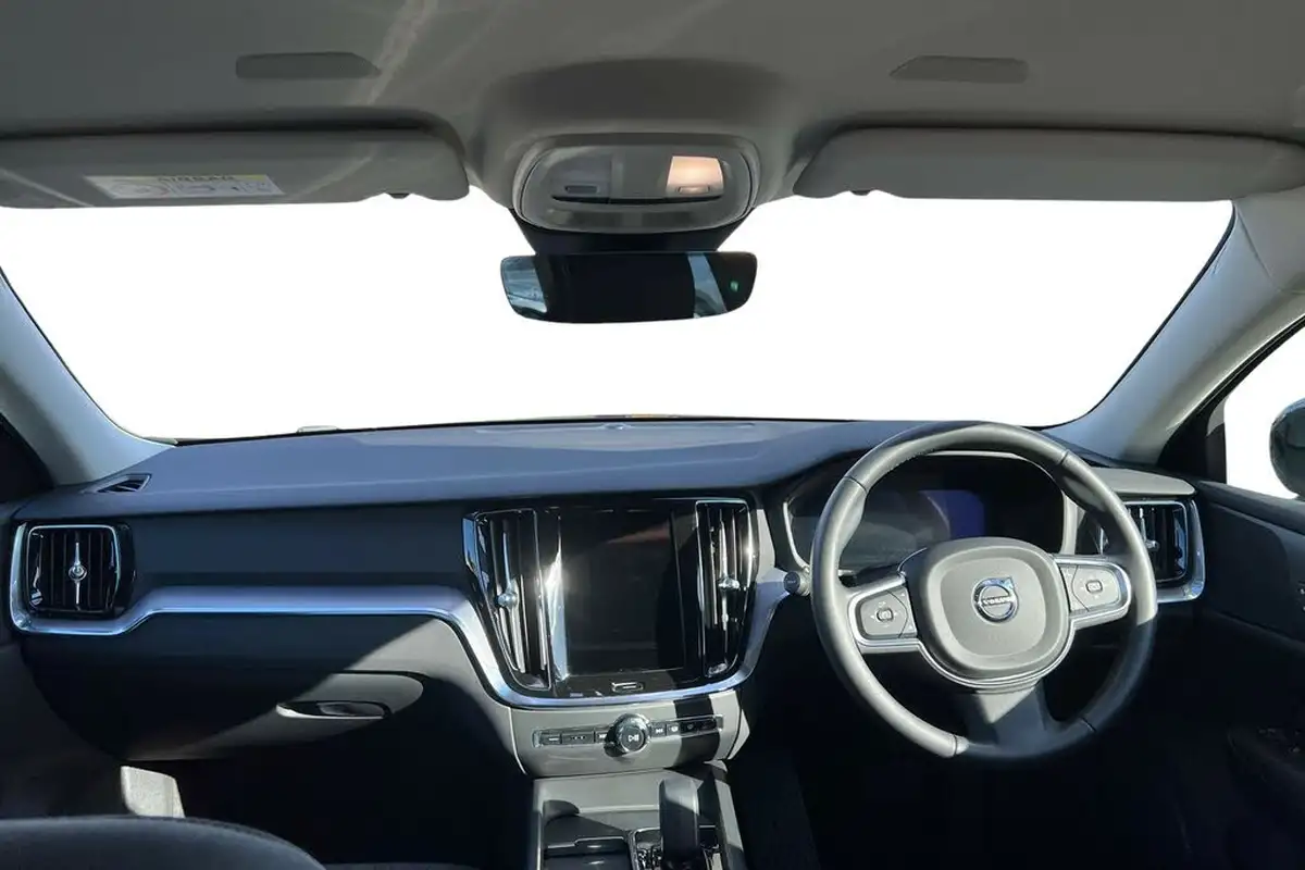 2023-volvo-v60-20-b3-core-big-5