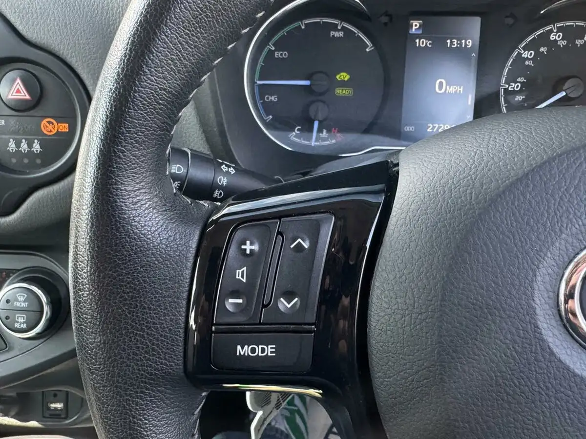 2019-toyota-yaris-15-vvt-i-icon-tech-98bhp-hybrid-1497cc-e-cvt-big-50