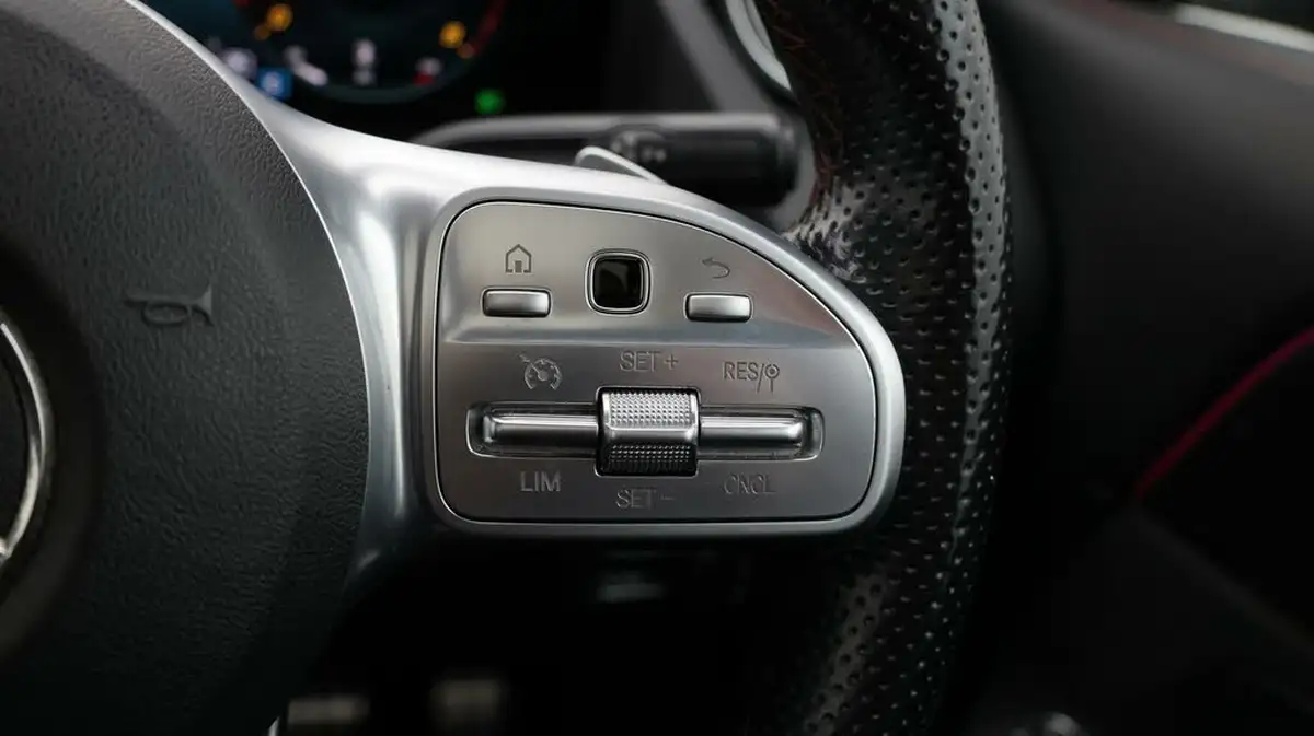 2021-mercedes-benz-gla-class-13-gla-180-amg-line-premium-plus-1332cc-big-26