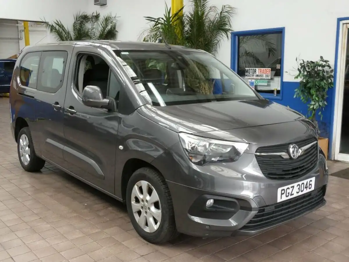 2019-vauxhall-combo-life-15-energy-xl-7st-big-3
