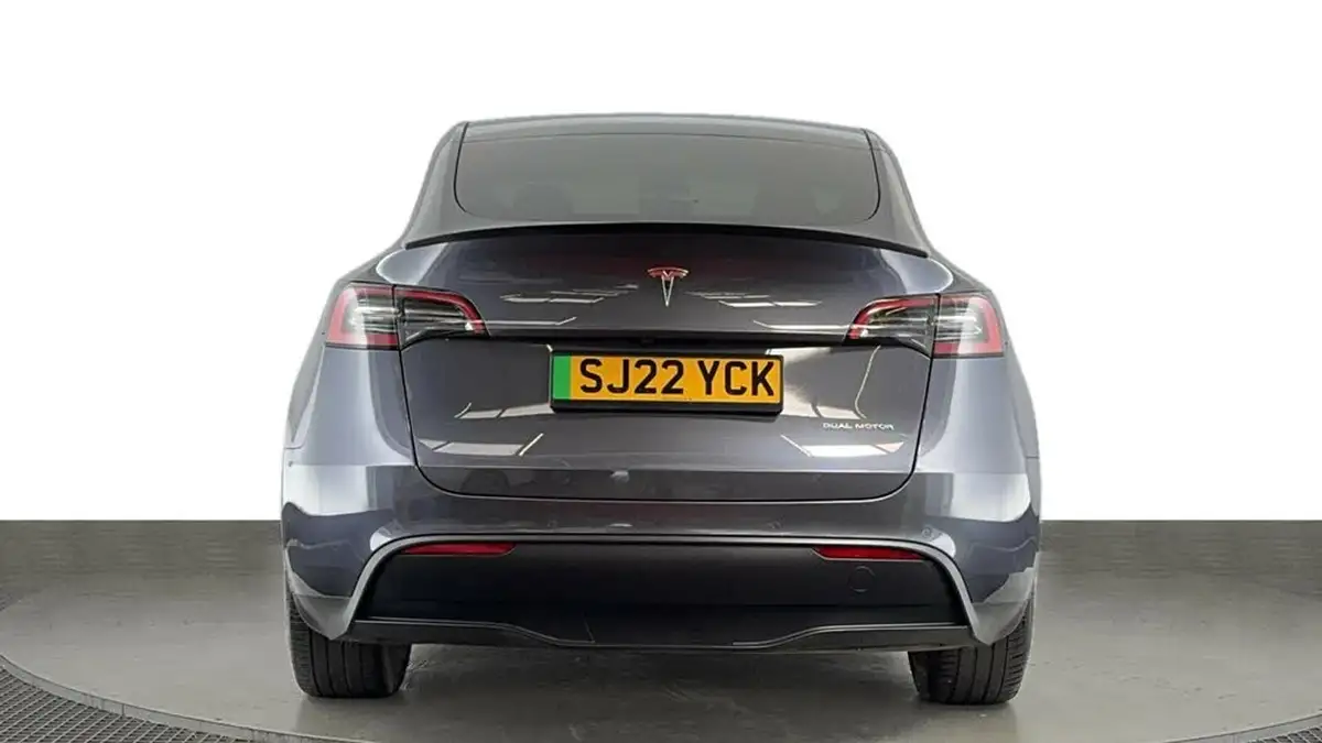 2022-tesla-model-y-e-long-range-big-4