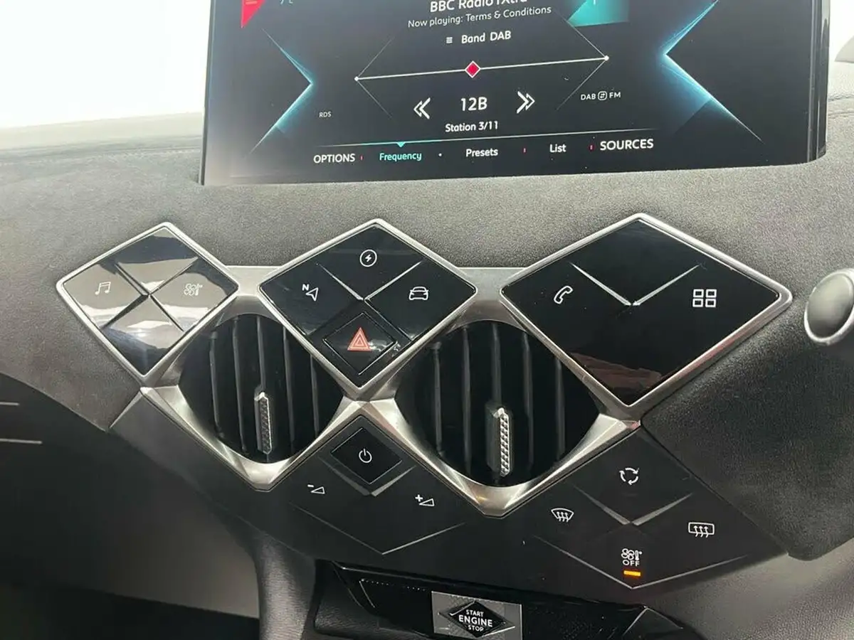 2021-ds-ds-3-crossback-e-tense-performance-line-big-26