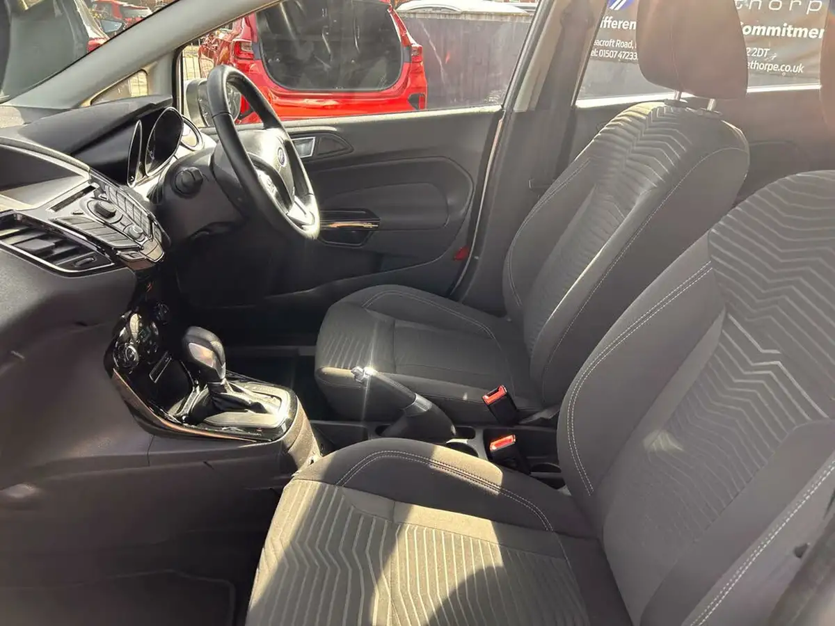 2013-ford-fiesta-16-zetec-5d-big-14