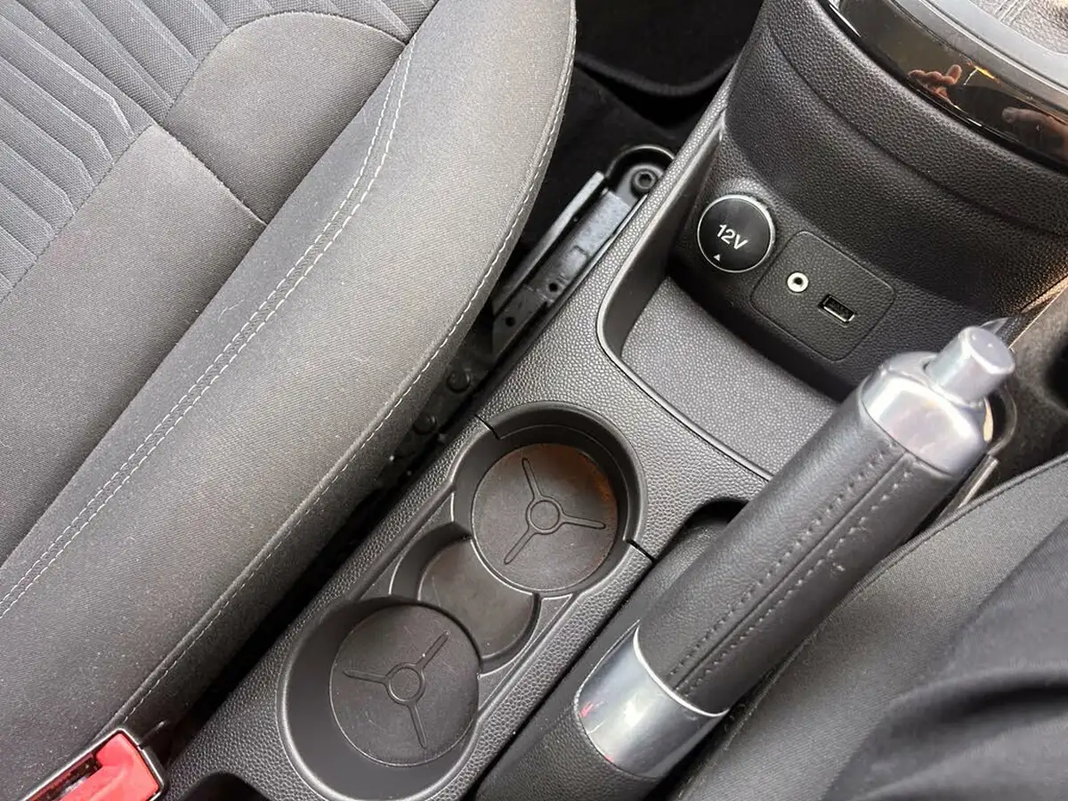 2013-ford-fiesta-16-zetec-5d-big-42