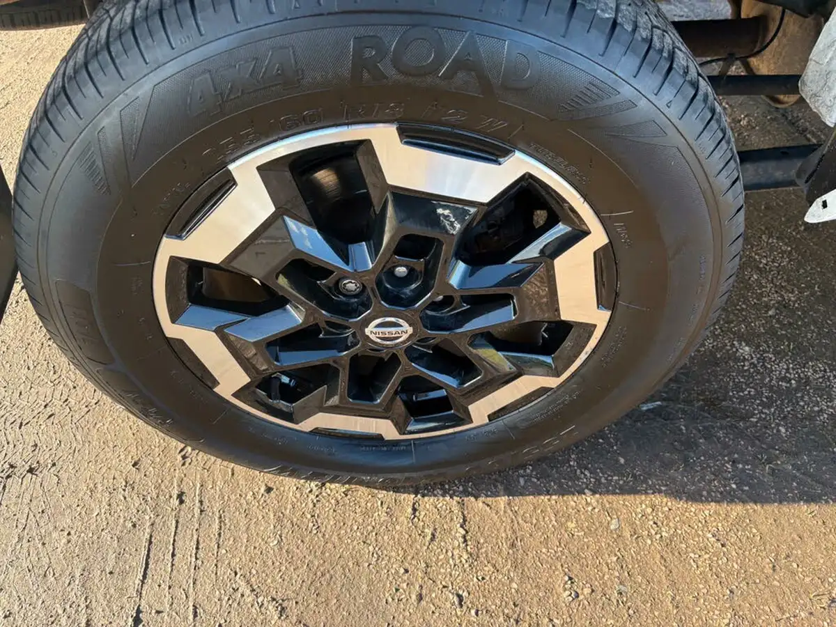 2020-nissan-navara-23dci-tt-tekna-8-navileather-auto-big-39