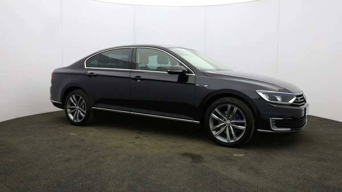 2018-volkswagen-passat-14-tsi-gte-saloon-4d-big-41