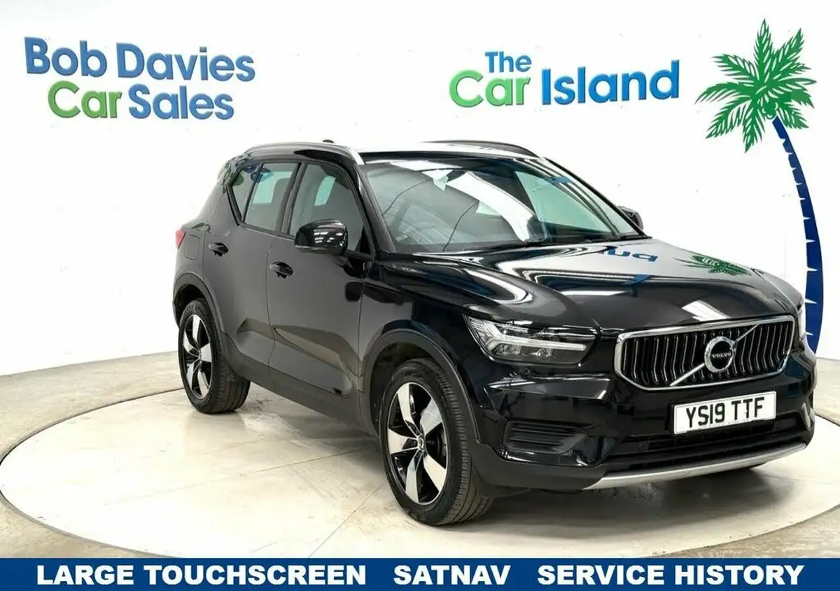 2019-volvo-xc40-20td-d3-momentum-big-0