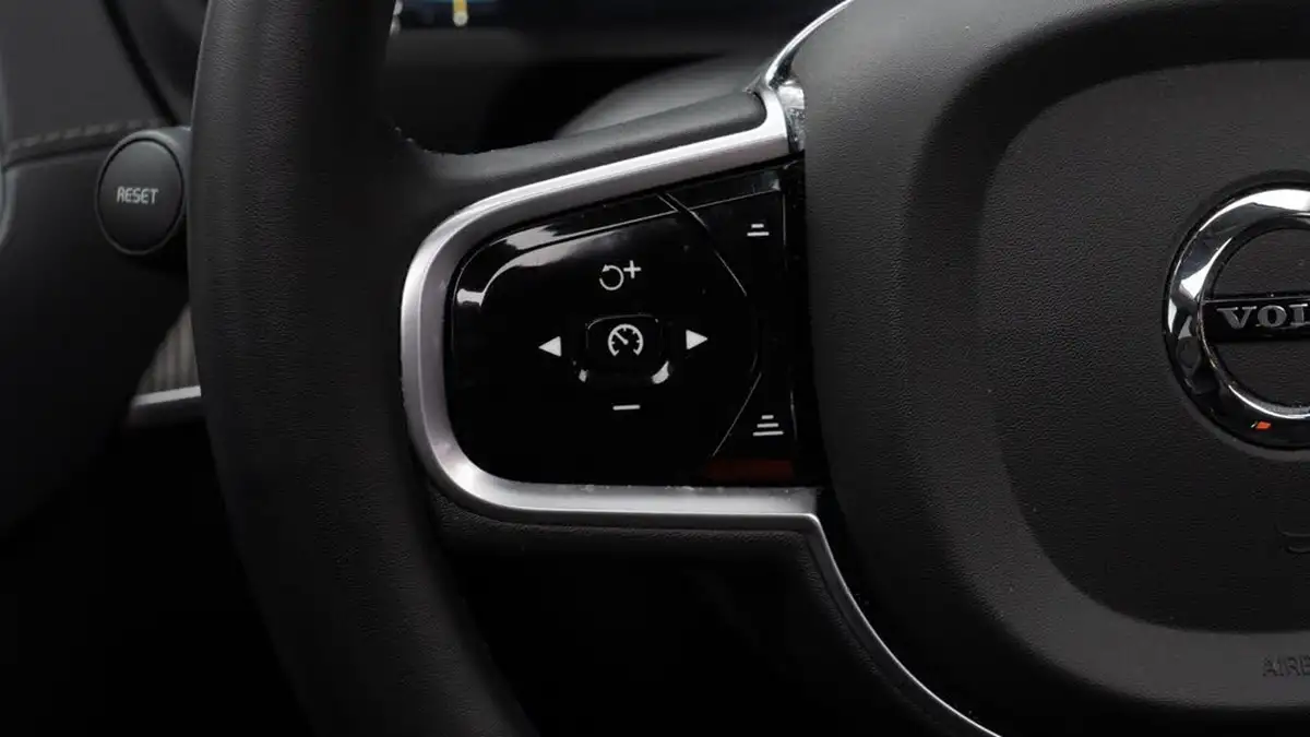2023-volvo-xc90-20-t8-ultimate-dark-big-12