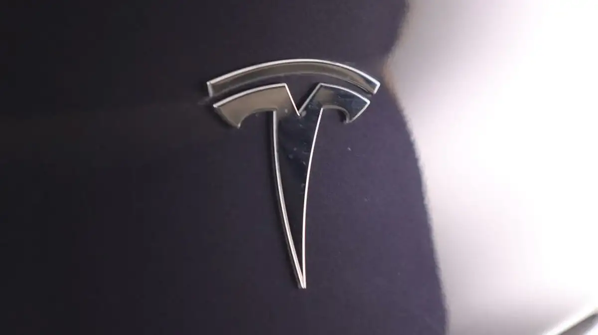 2022-tesla-model-y-e-long-range-big-20