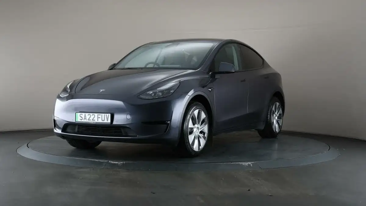 2022-tesla-model-y-e-long-range-big-37