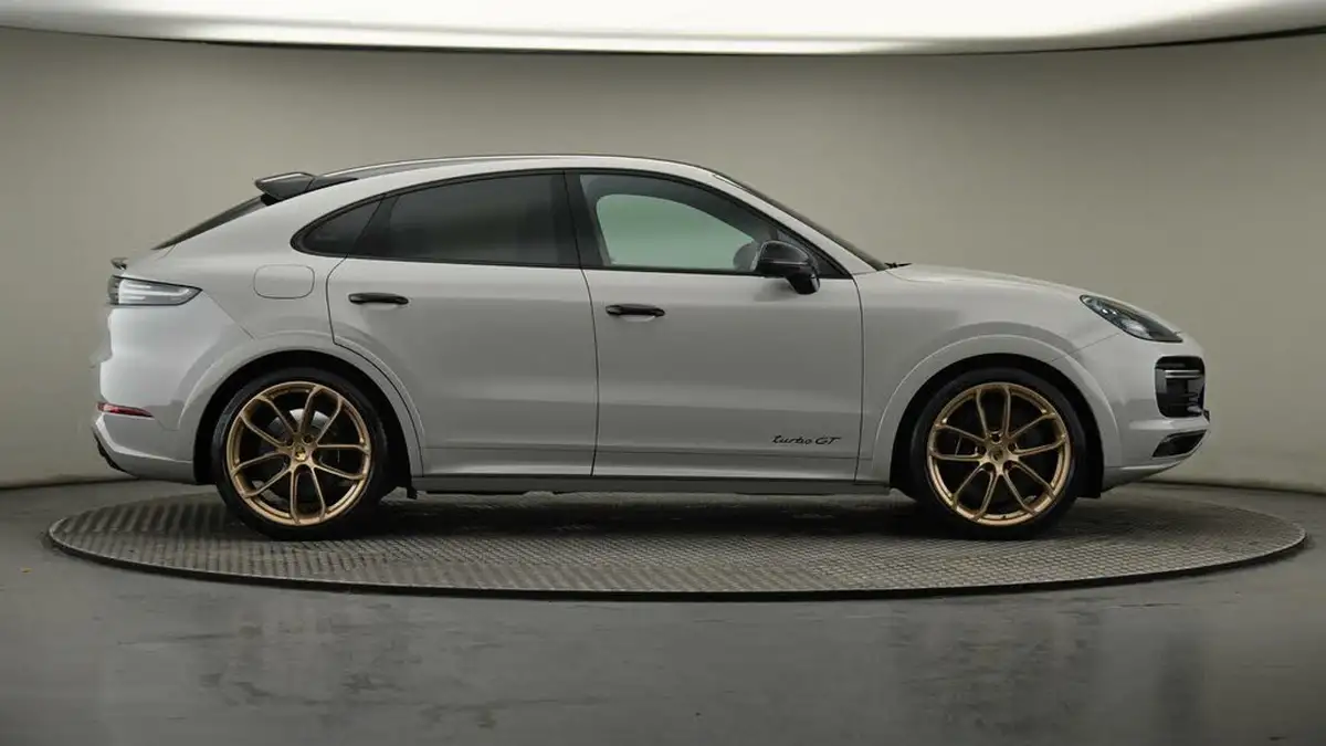 2022-porsche-cayenne-40-v8-turbo-coupe-big-30