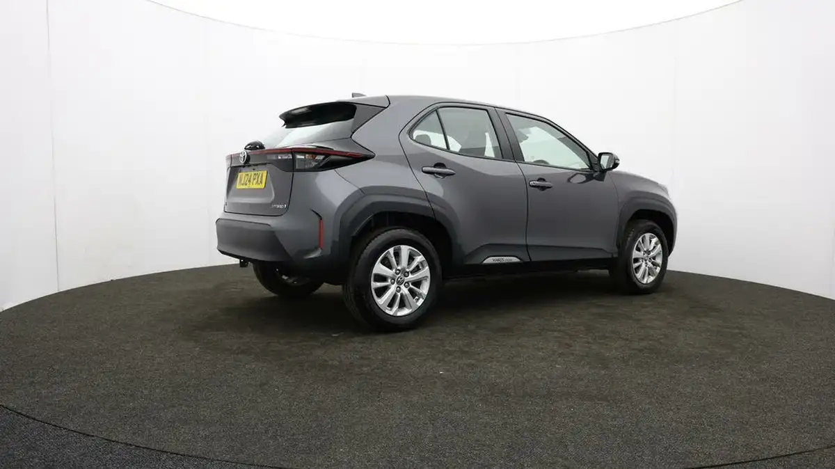 2024-toyota-yaris-cross-15-vvt-i-icon-big-26