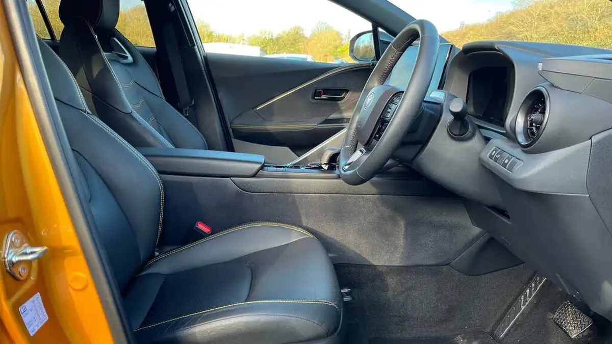 2024-toyota-c-hr-20-vvt-i-premiere-edition-big-10