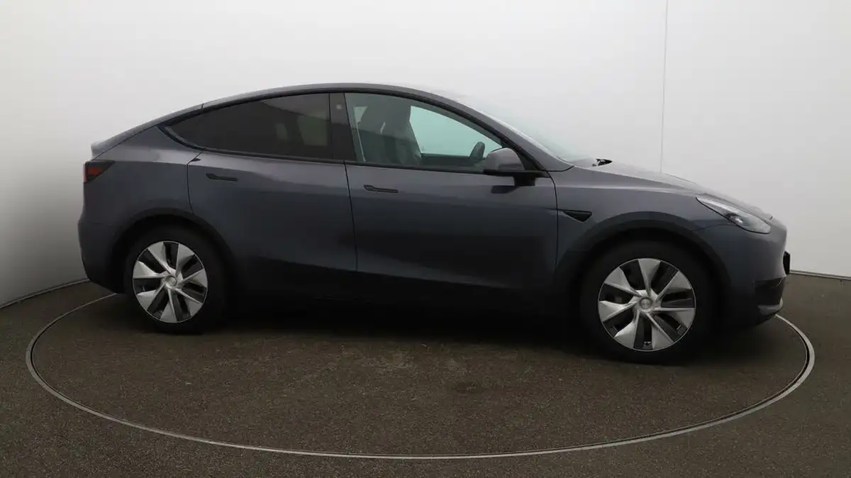 2023-tesla-model-y-e-rwd-big-39