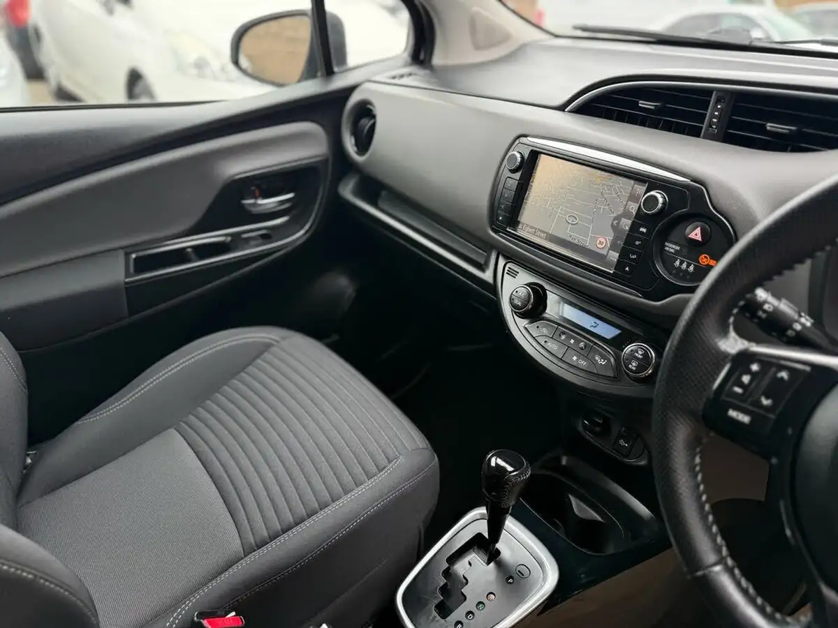 2016-toyota-yaris-15-vvt-i-design-bi-tone-hybrid-big-28
